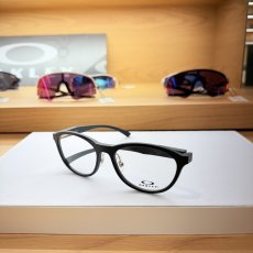 【40%OFF】OAKLEY オークリー OX8057 Draw Up ドローアップ サテンブラック ラウンド メガネ フレーム単体 実物画像