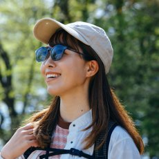 【10%OFF/最短即日発送】SOLAIZ ソライズSLF-1001 OUTDOOR 偏光レンズ 跳ね上げ式サングラス 度付き対応 パリジャン 着用画像