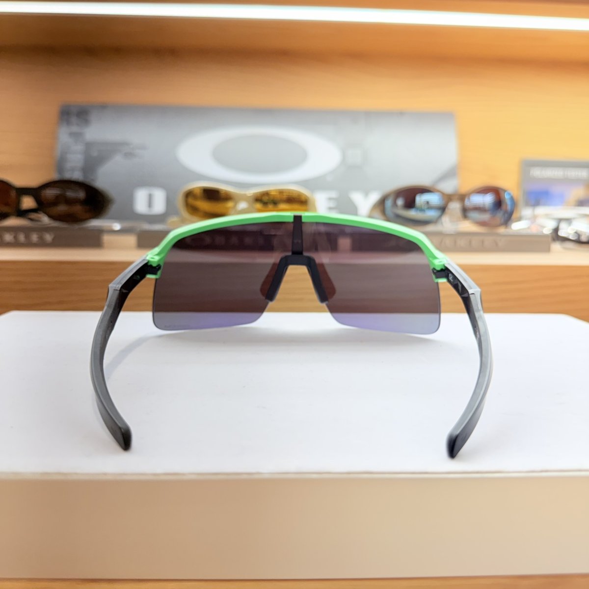 限定カスタム OAKLEY オークリー Sutro Lite スートロライト Matte 80s Green / Prizm Jade Iridium プリズムジェイド スポーツサングラス 実物画像