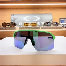 限定カスタム OAKLEY オークリー Sutro Lite スートロライト Matte 80s Green / Prizm Jade Iridium プリズムジェイド スポーツサングラス 実物画像