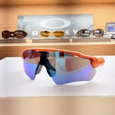 画像2: 【即日発送】OAKLEY オークリー Radar EV Path レーダーEVパス Neon Orange ネオンオレンジ / Prizm Sapphire Polarized 偏光レンズ スポーツサングラス (2)