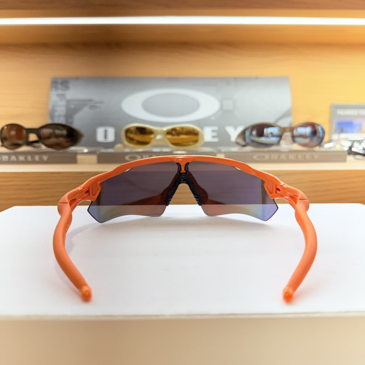 画像4: 【即日発送】OAKLEY オークリー Radar EV Path レーダーEVパス Neon Orange ネオンオレンジ / Prizm Sapphire Polarized 偏光レンズ スポーツサングラス (4)