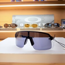 画像2: 【即日発送】限定カスタム OAKLEY オークリー Sutro Lite スートロライト Matte Black マットブラック / Prizm Grey プリズムグレー スポーツサングラス (2)