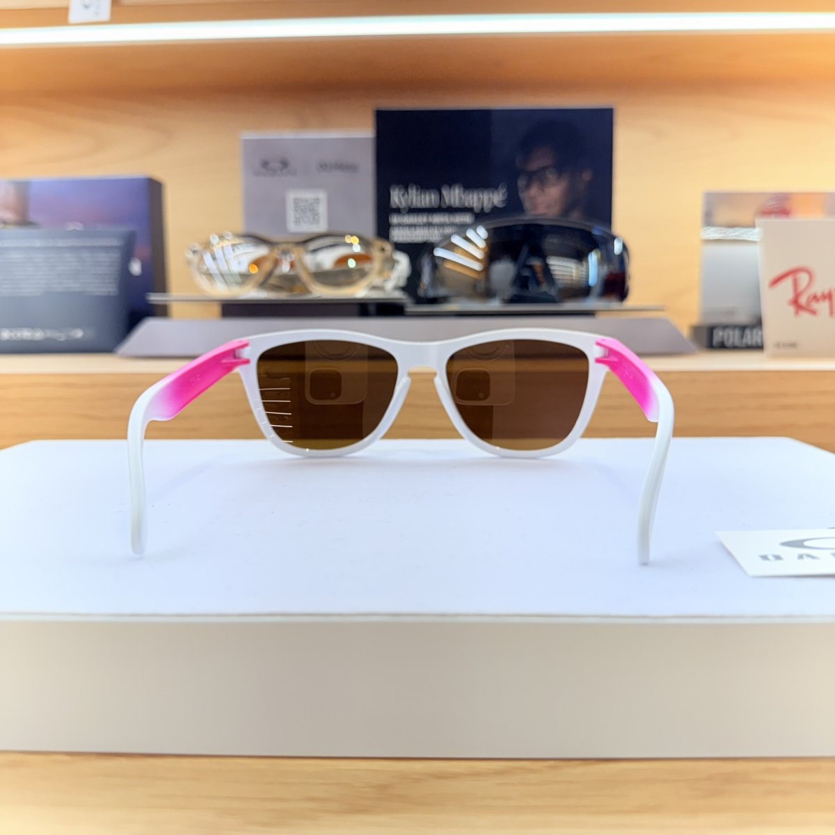 【即日発送】限定カスタム OAKLEY オークリー Frogskins フロッグスキン Polished White ホワイト / Rose Gold Iridium ローズゴールド / Shocking Pink Fade ライフスタイル サングラス 実物画像