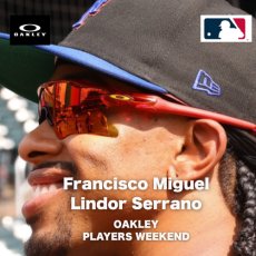 【限定カスタム】発送まで1〜2週間 OAKLEY オークリー Radar EV Path フランシスコ・リンドーアコラボカラー MLB Players Weekend サングラス Redline fade/ Prizm ruby 着用画像